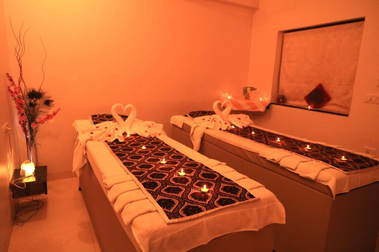 The Center Court Resort & Spa Varca Luaran gambar