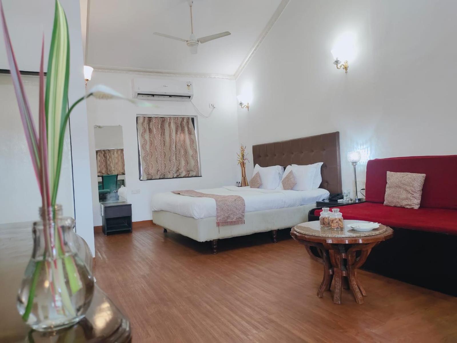 The Center Court Resort & Spa Varca Luaran gambar